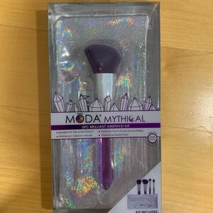 NEW Moda angled face brush with silver pouch